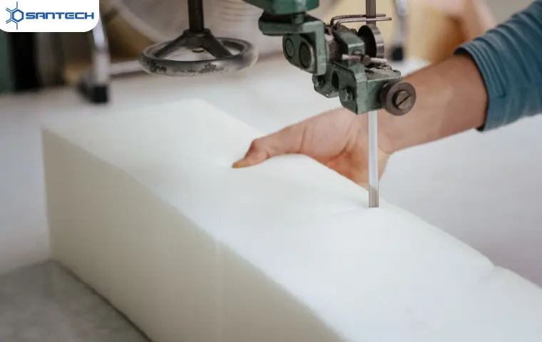 Pillow-edge-cutting-machine